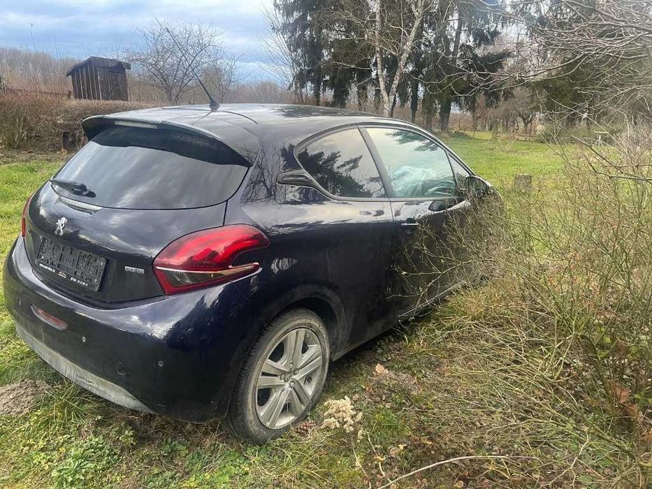 Dezmembrez Peugeot 208 Coupe Facelift 1.6 BlueHdi BHY 100 cai