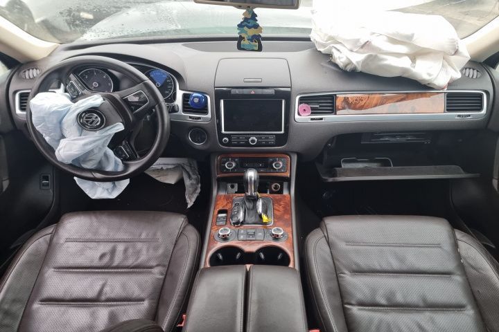 Dezmembrari VW Touareg 7P 2011 motor 3.0tdi CASA  Dezmembrez piese planetara perna compresor aripa stanga dreapta cayenne