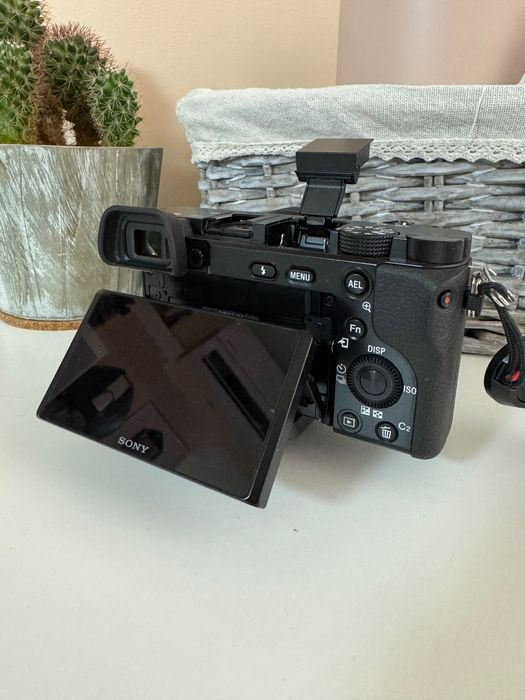 Sony a6100 + 3 обектива (всичко е в гаранция)