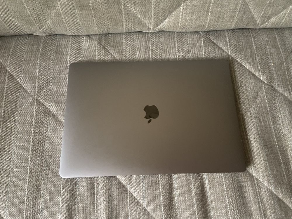 Macbook pro 15” 2018 16/256