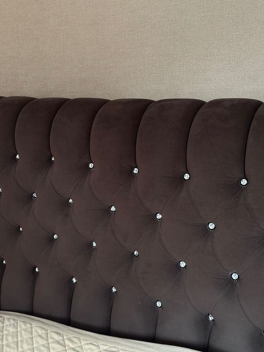 Двуспальная кровать