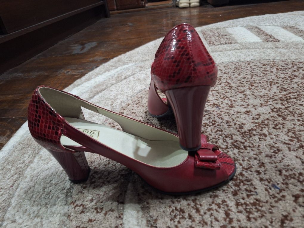 Vand pantofi piele