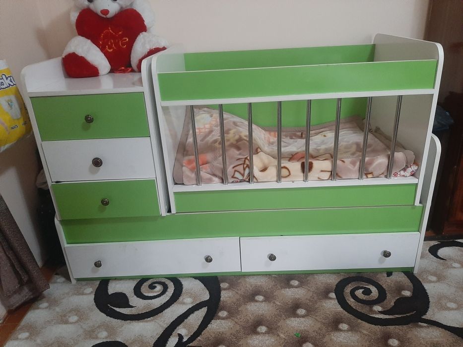 Детская кроватка