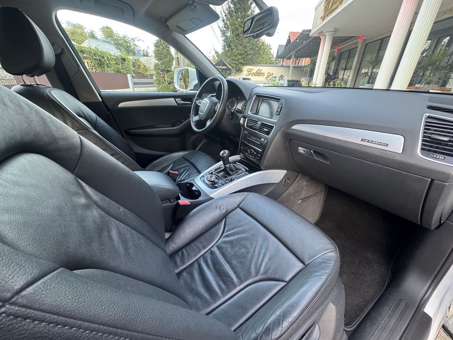 Audi Q5 2.0 TDI  QUATTRO/ euro5 / bixenon / Navi