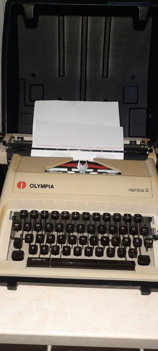 Mașină de scris Olympia Carina funcțională