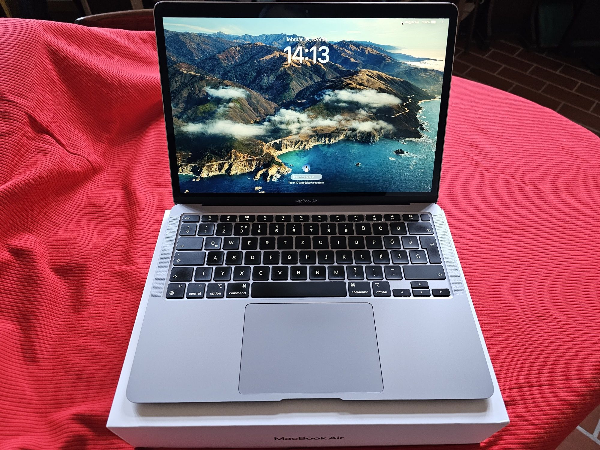 Laptop Apple MacBook Air 13-inch, True Tone, procesor Apple M1
