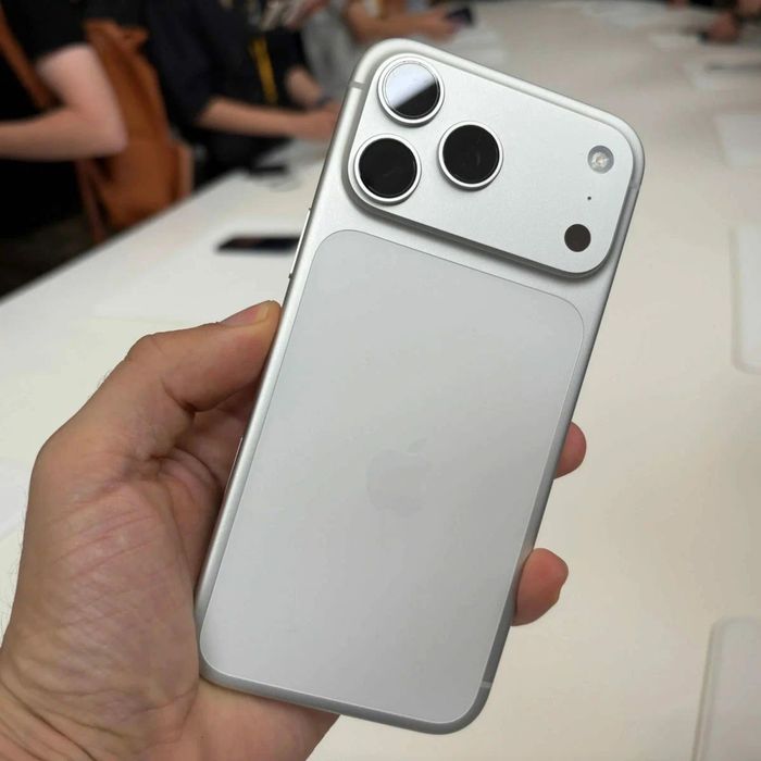 Продается Айфон 17 про. Новый в коробке