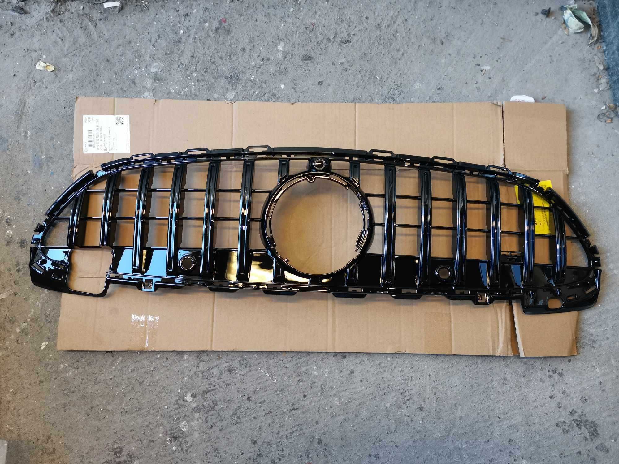 Предна черна решетка тип Panamericana за Mercedes W206 C-Class