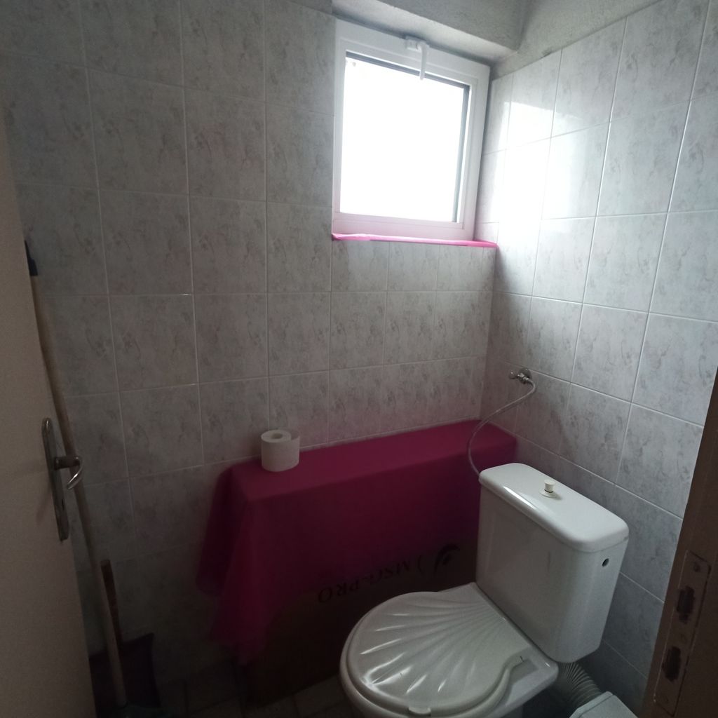 Дава се под наем Офис в Казанлък - 15 кв.м за 61.2 € - Снимка #4