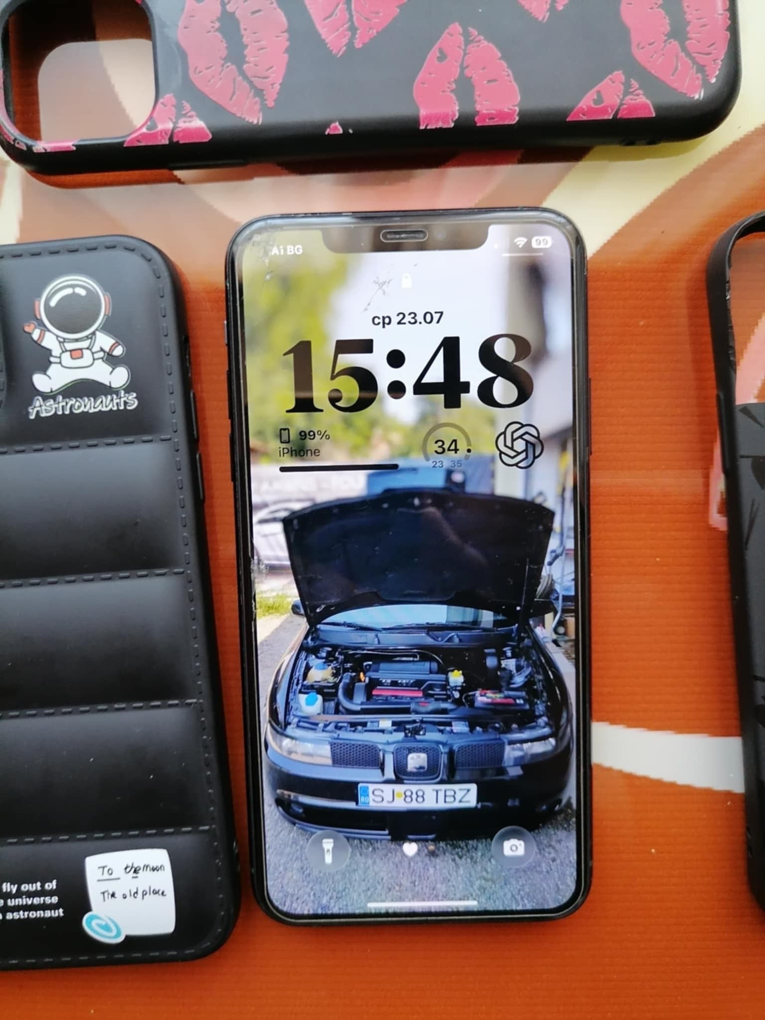 Продавам iPhone 11 Pro Max. Подлежи коментар на цената
