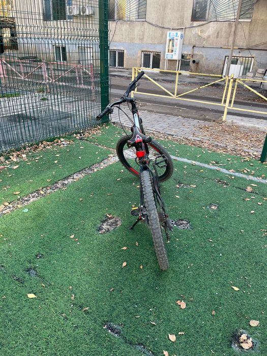 Велик IKS ZET...