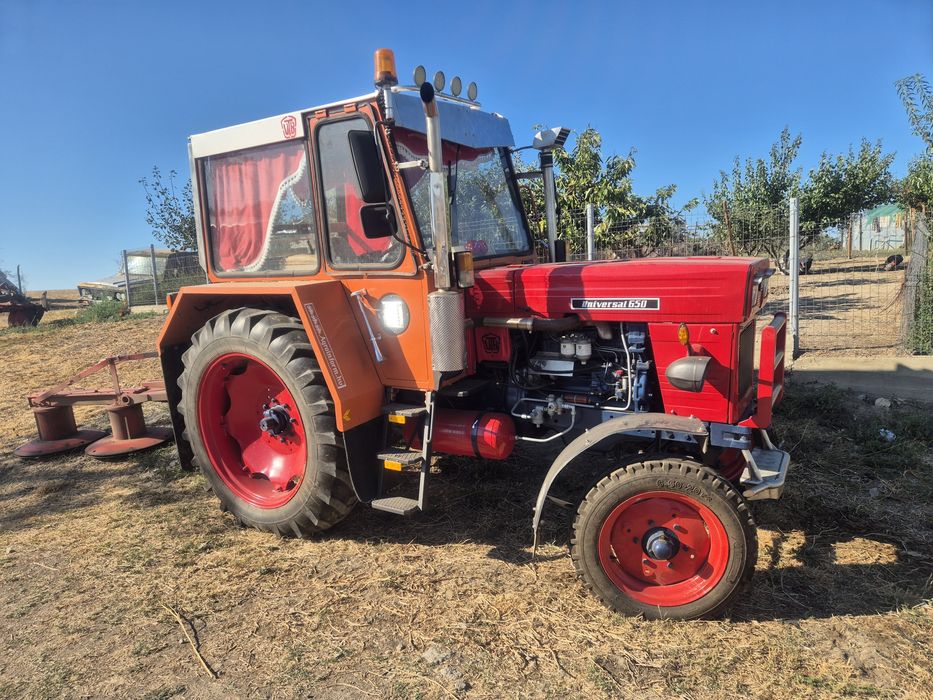Vând tractor U650