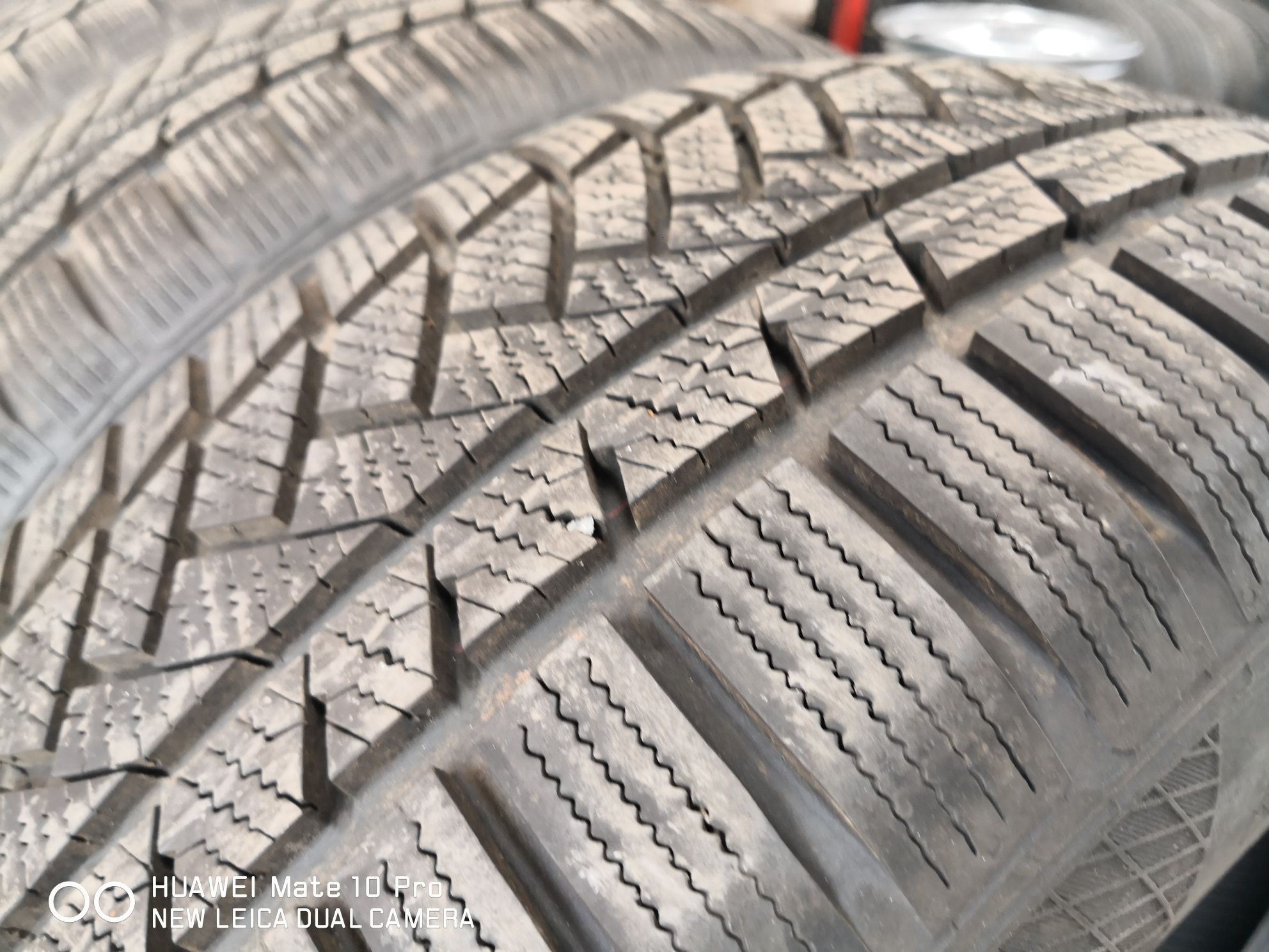 225 40 18 гуми като нови dot 20 марка continental