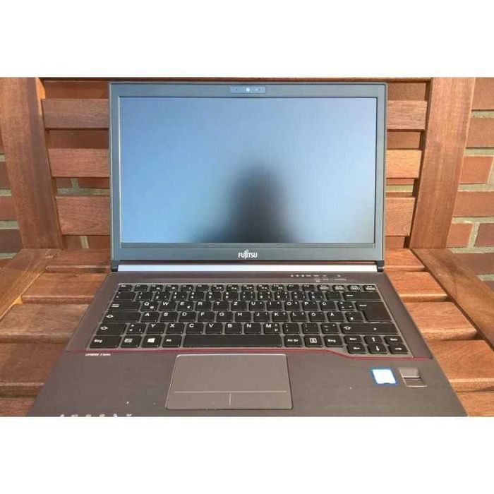 LAPTOP Fujitsu I5-6300U, 256GB SSD RAM 8GB DDR4 Garantie