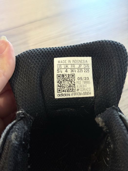 Adidas  Original - подходящи за работа или разходка