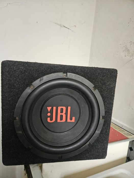 Бас каса JBL с усилвател !!!