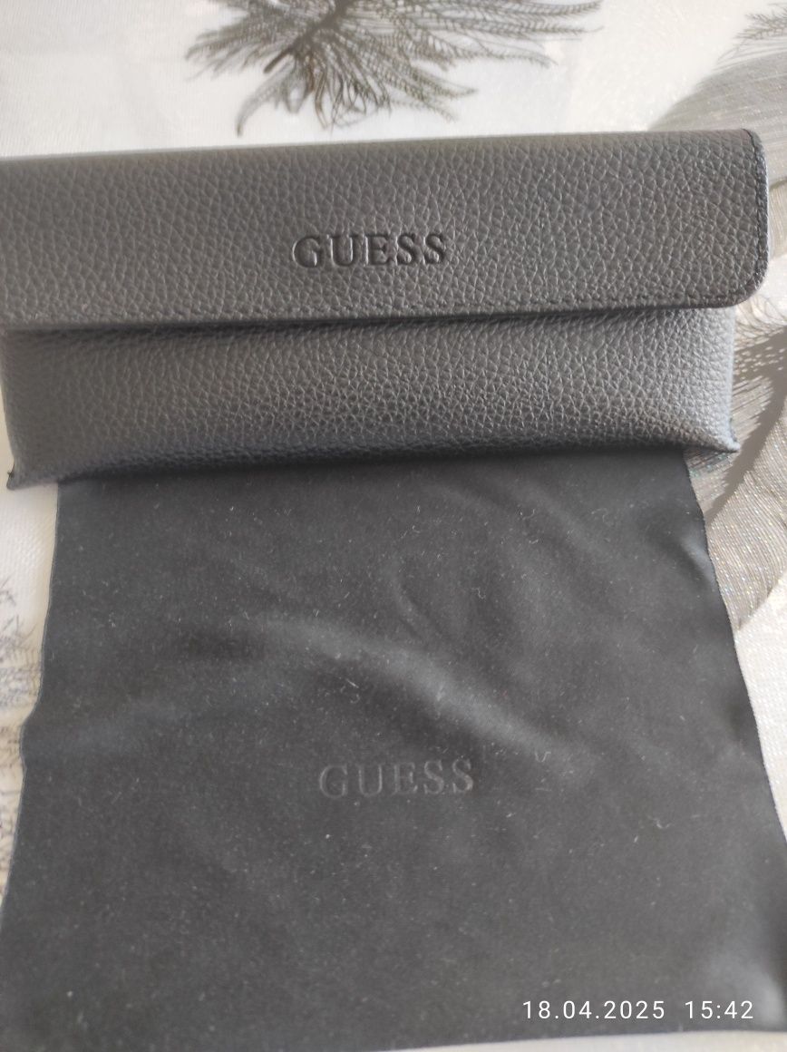 Слънчеви очила " GUESS" - 55 лв.