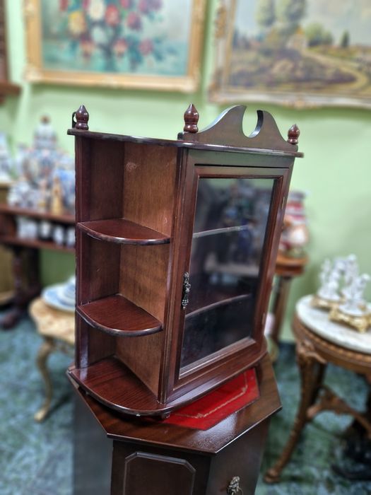 Прекрасна антикварна английска дървена витринка