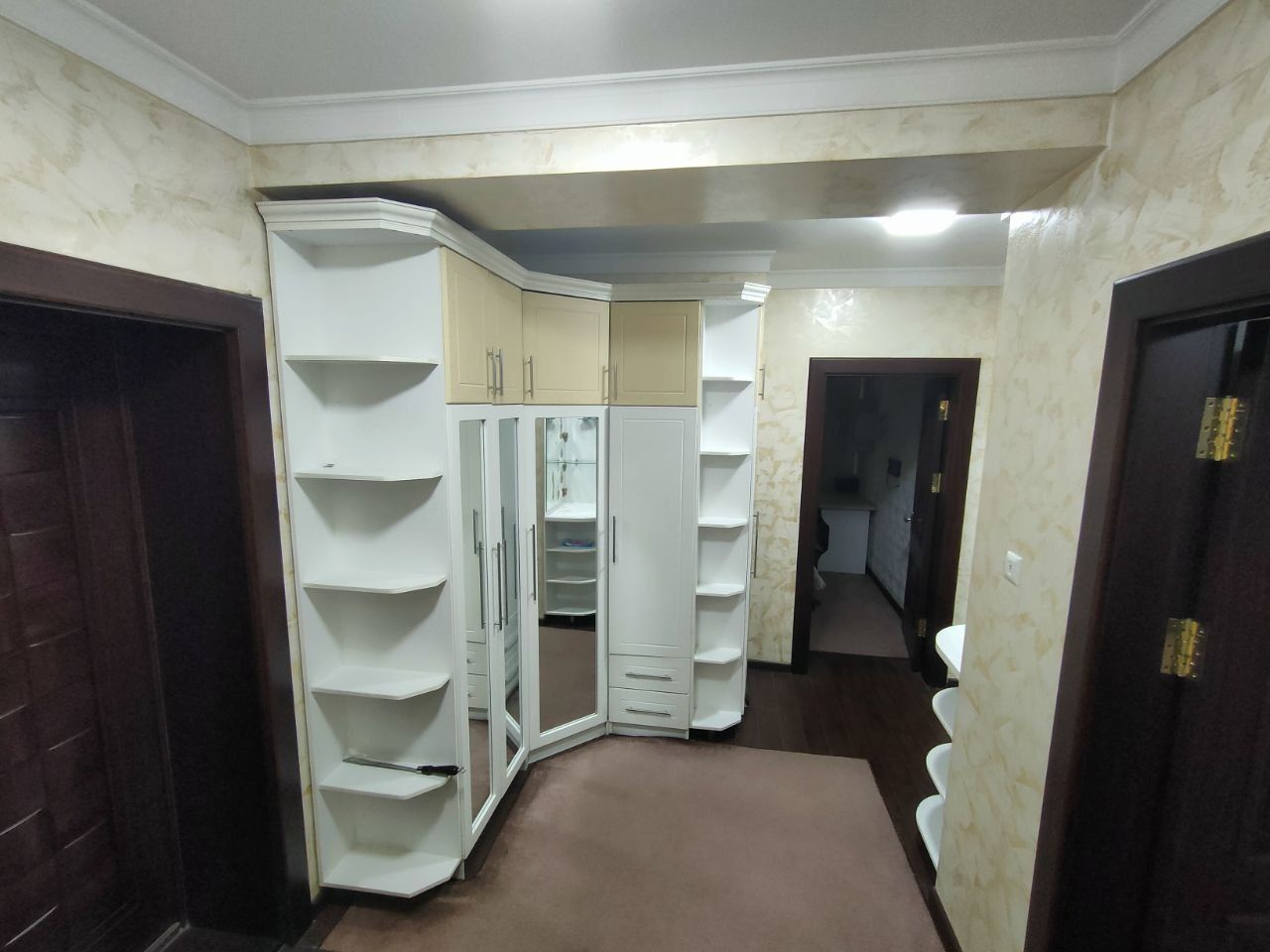 Продаётся г. Ташкент улица Нукусская 3х ком квартира Центр 2 этаж