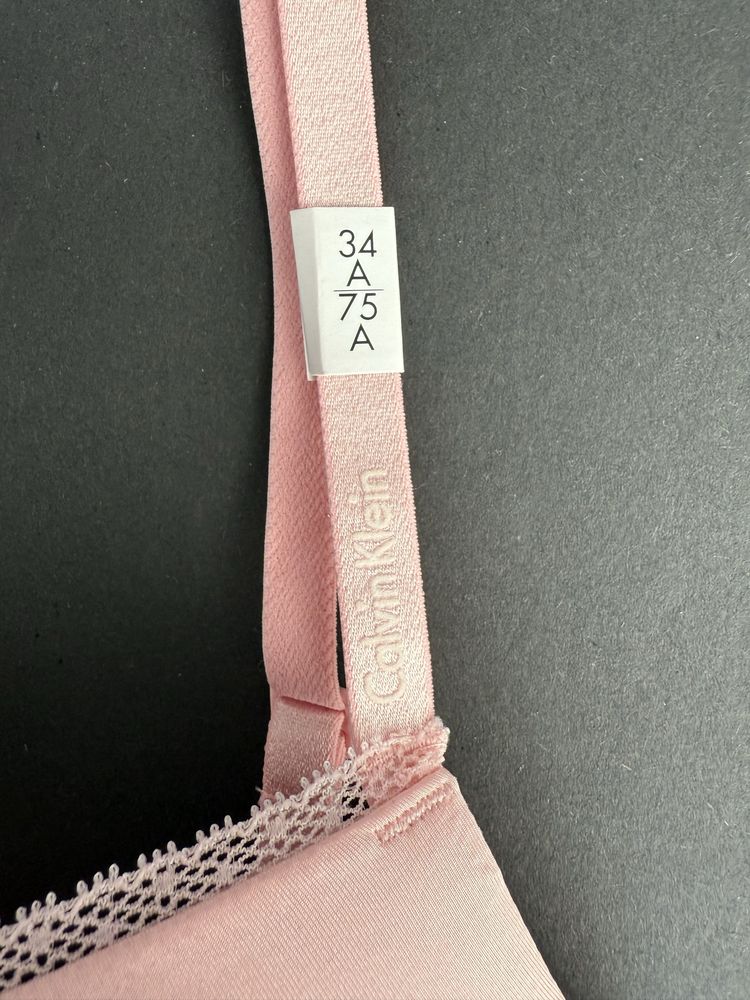 Розов сутиен Calvin Klein с повдигащ ефект /75A/
