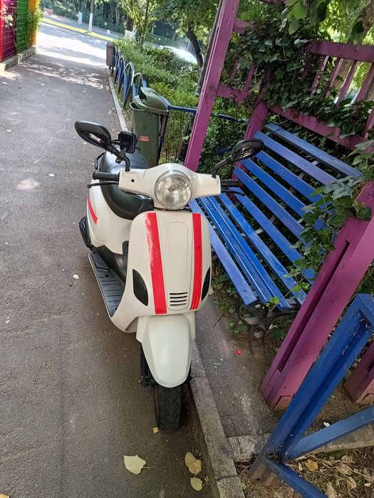 Vând scuter in stare buna de funcționare