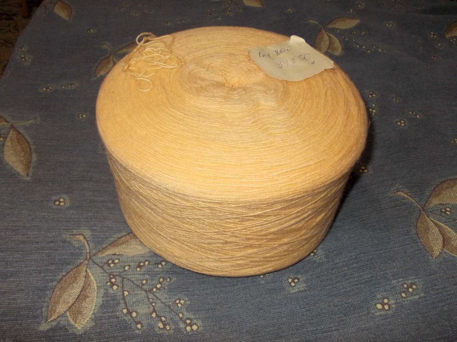 Пряжа .Шерстяные нитки для вязания. 1кг800гр.