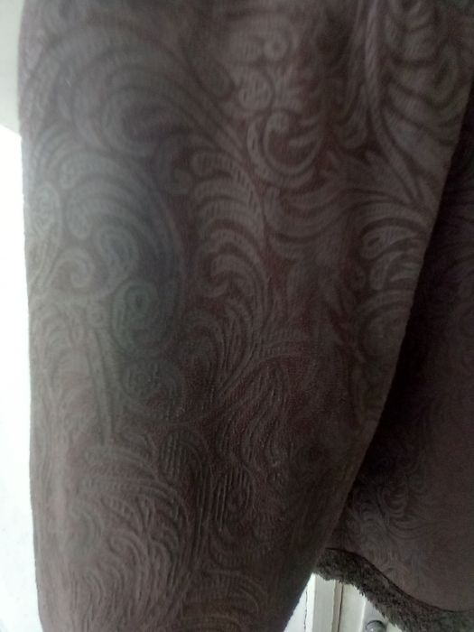 Vând haină maro închis cu imprimeu