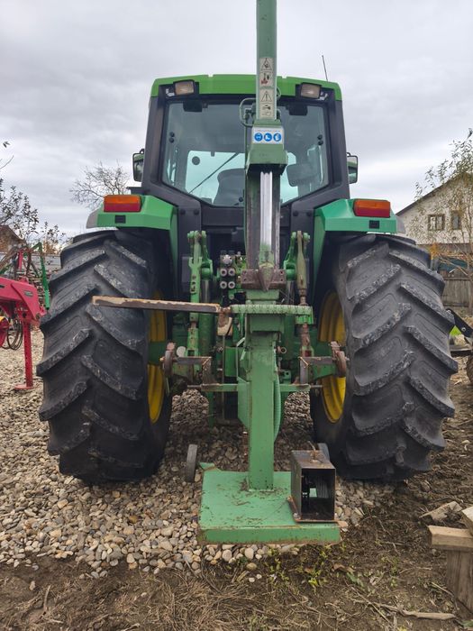 Crapator lemne la tractor