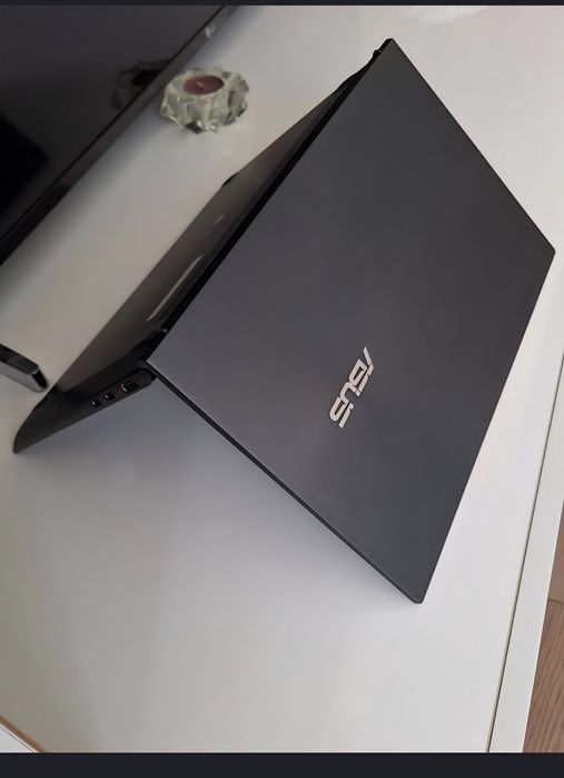 Vând laptop ASUS ZenBook  14 UX435E  STARE IMPECABILĂ!!!