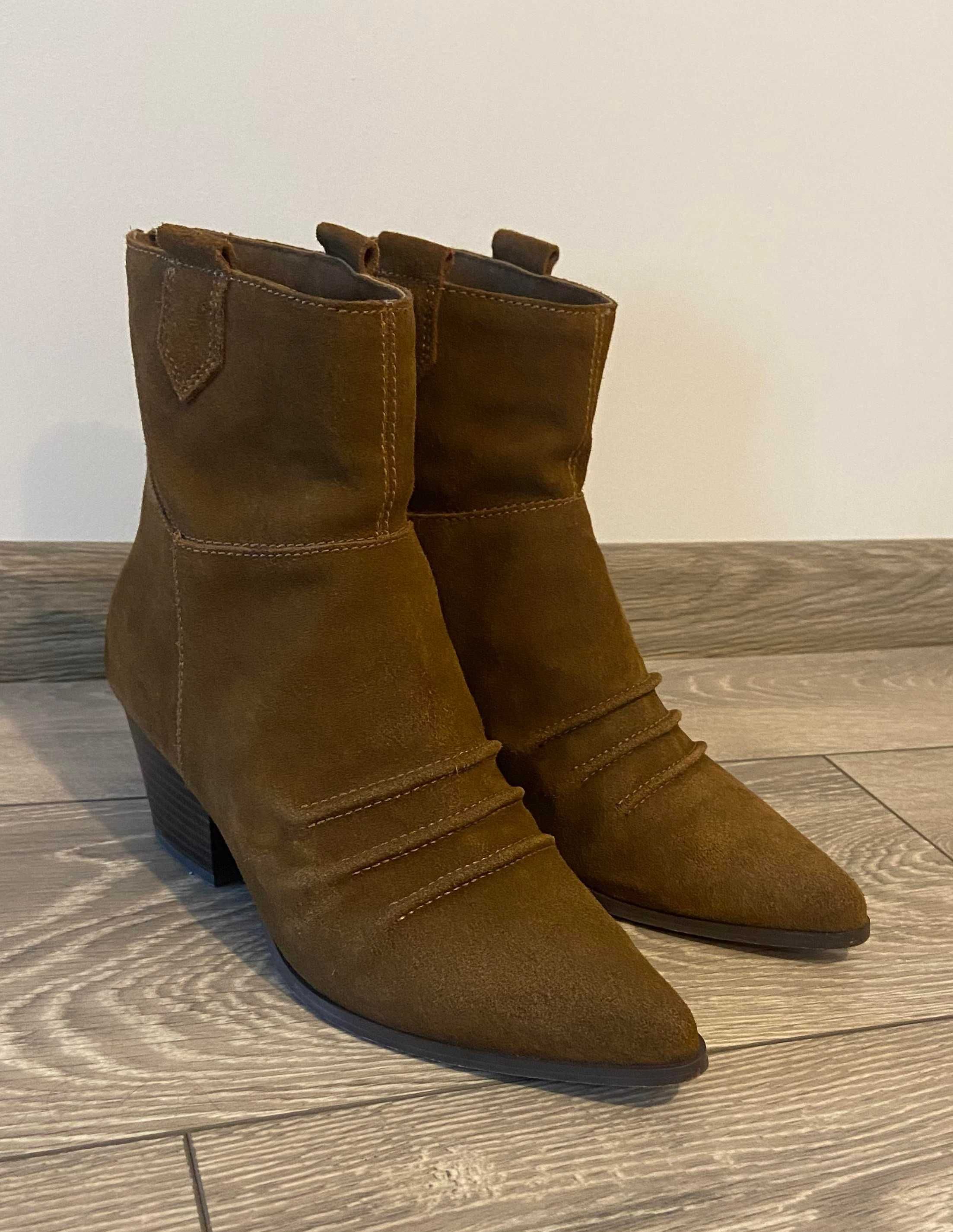 Botine piele intoarsa