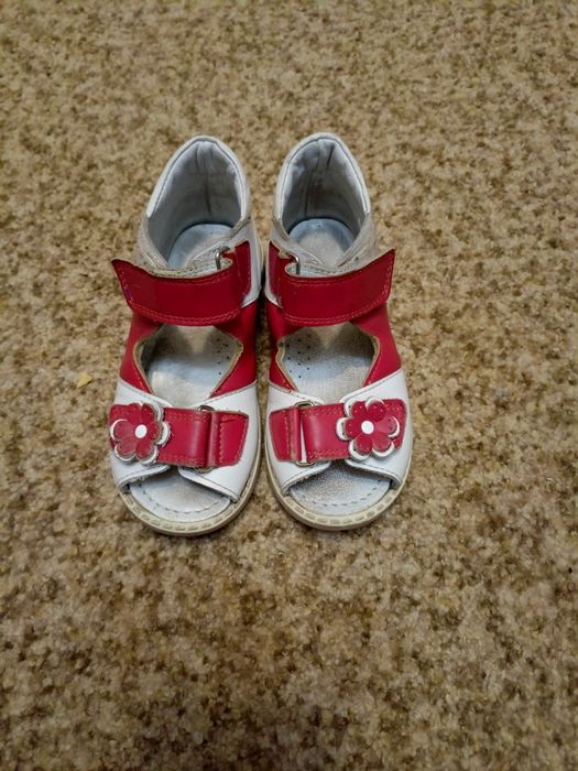 Продам детские сандалии на девочку. Торга нет