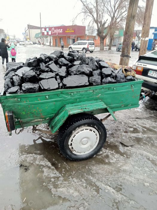 Доставка угля на легковом прицепи