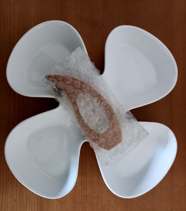 Fel de mâncare ceramică și bambus