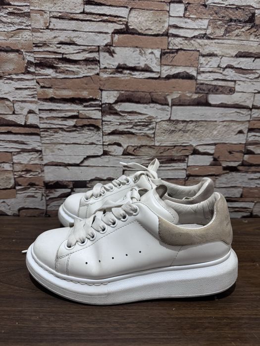 Alexander McQueen бял и бежов