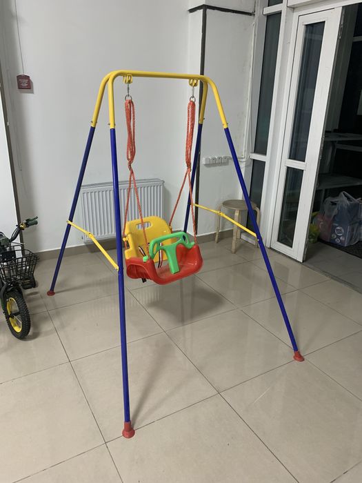 Детская качеля с ножками для детей от 2 лет и старше