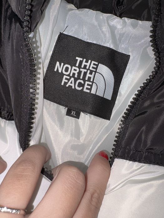 Geacă XL The North Face alb albă negru neagră Nouă nepurtată new