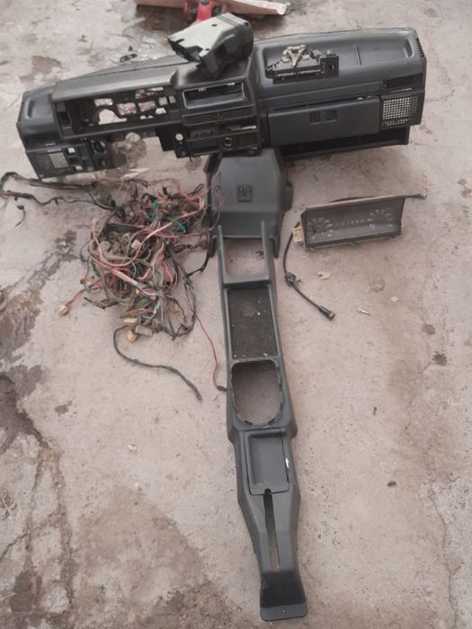 Высокая панель с обшивками, обшивки в хорошем состоянии без шурупов