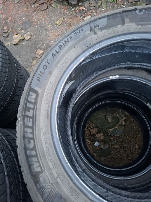 Vand 1 sau 2 sau 4 anvelope 235 60 18 michelin de iarna