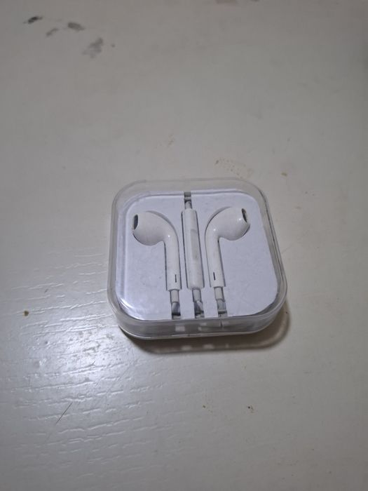 Наушники Apple EarPods lightning