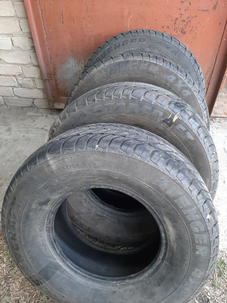 Продам шины. 265/70/15 мастеркрафт.