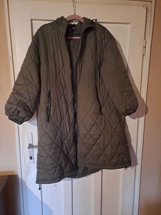 Продавам нова дамска пухенка на Zara