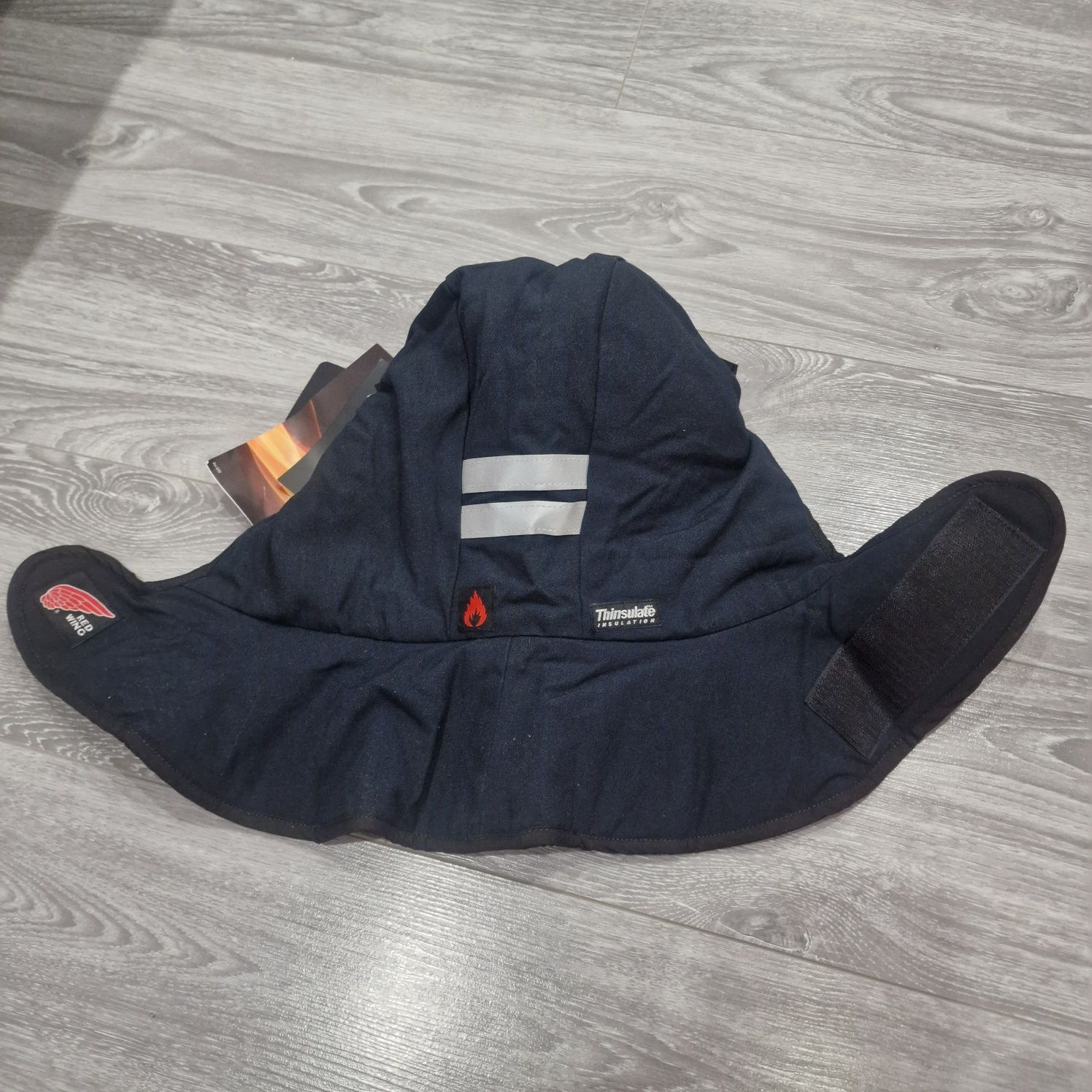 Балаклава red wing