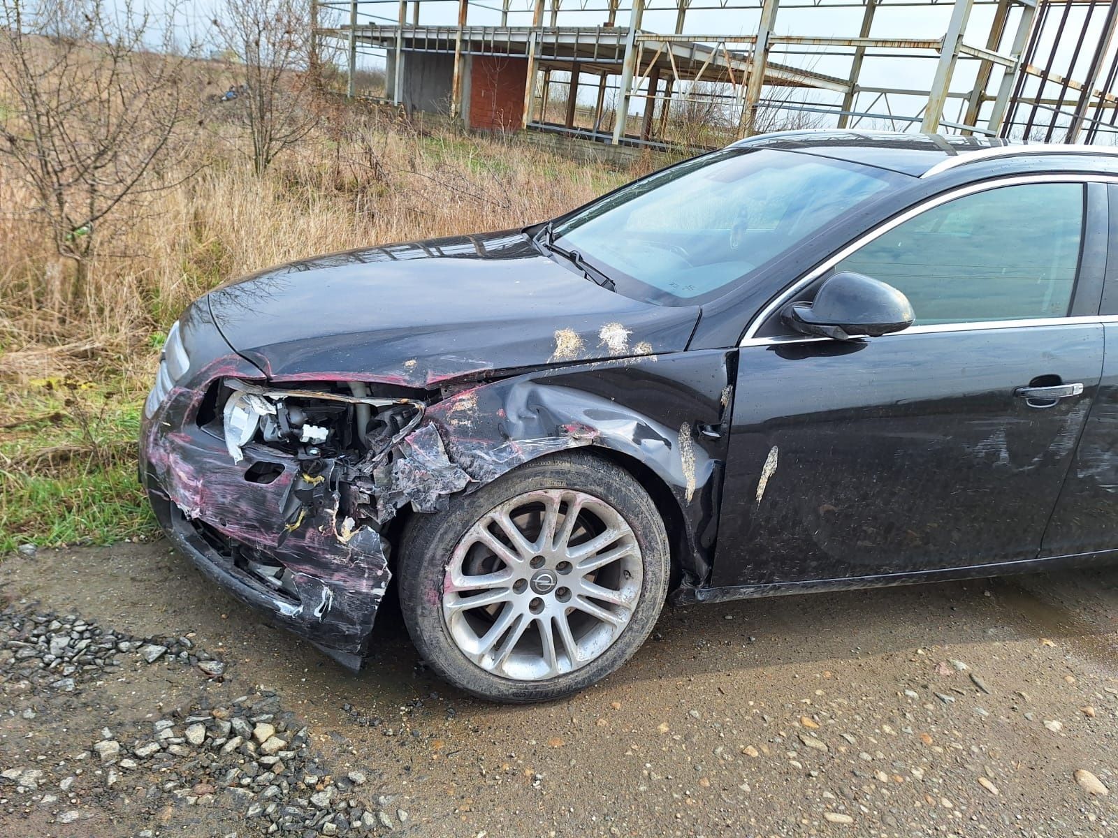 Vând Opel Insignia pentru reparat sau dezmembrat