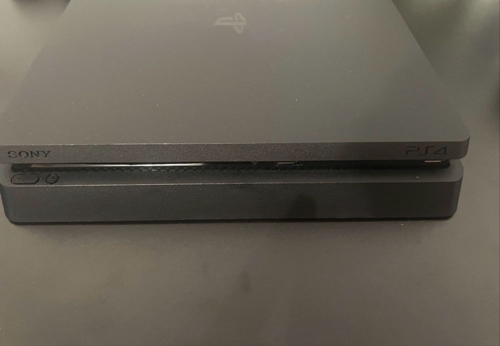 Ps4 slim cu doua manete