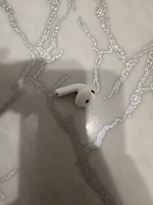 Наушник Левое ухо airpods 4