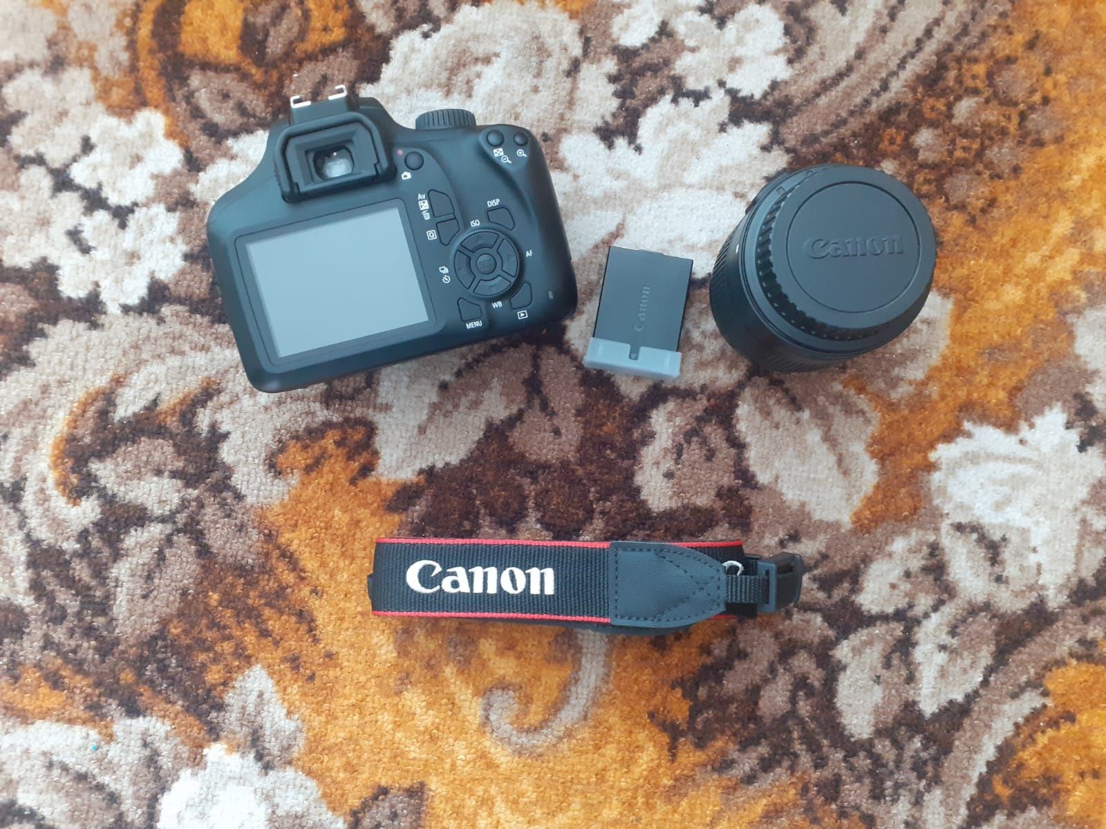 Canon 4000d чисто нов