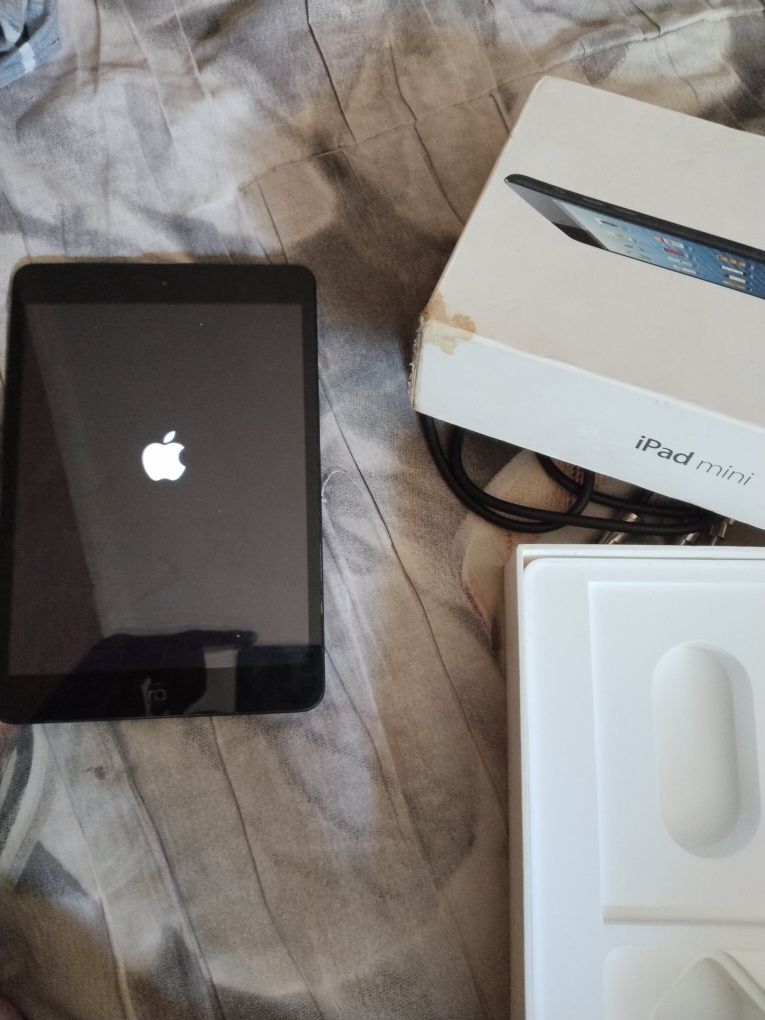 Продам планшет iPad mini
