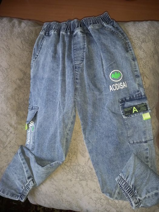 Продам джинсы  .За 3000 тен.