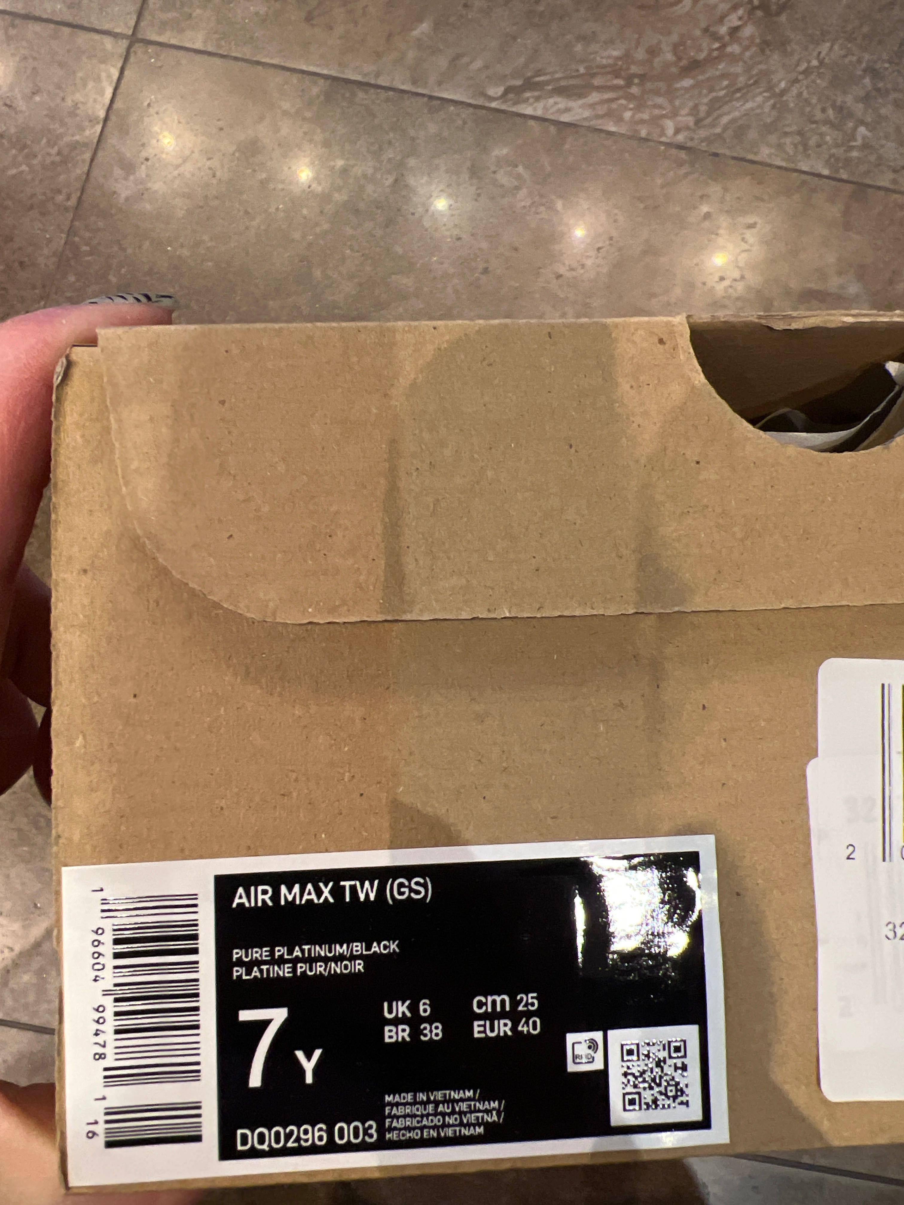 Чисто нови оригинални Nike Air Max TW номер 40