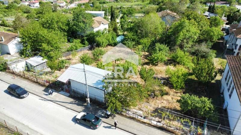 Парцел с преместваема постройка в село Страшимирово област Варна